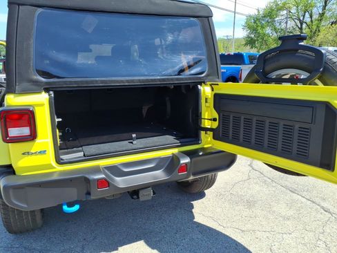 Used 2024 Jeep Wrangler Unlimited w/ Convenience Group image 10