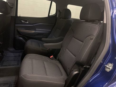 Used 2023 GMC Acadia SLE w/ Driver Convenience Package FWD image 17
