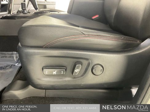 Used 2020 Toyota 4Runner Venture w/ Moonroof Package AWD/4WD image 26