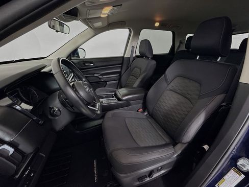 Used 2022 Nissan Pathfinder SV image 11