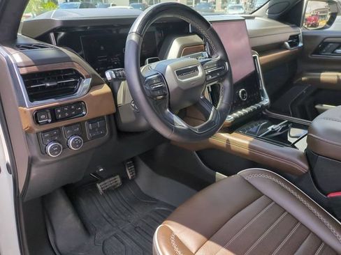 Used 2025 GMC Yukon Denali Ultimate w/ LPO, Floor Liner Package AWD/4WD image 11