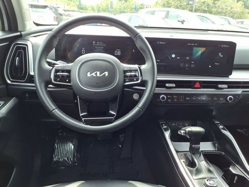 Used 2025 Kia Sorento S image 12