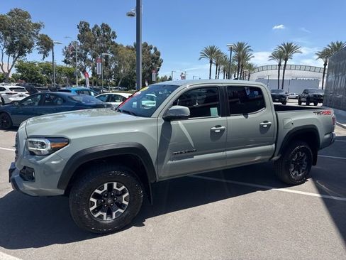 Certified 2023 Toyota Tacoma TRD Off-Road w/ Black Out Package (TMS) AWD/4WD image 13