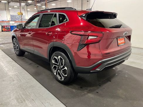 Used 2025 Chevrolet Trax RS w/ Sunroof Package image 6