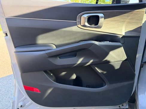 Certified 2023 Kia Sorento S w/ Panoramic Sunroof Package AWD/4WD image 13
