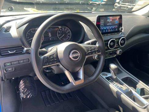 Used 2025 Nissan Sentra SV FWD image 17
