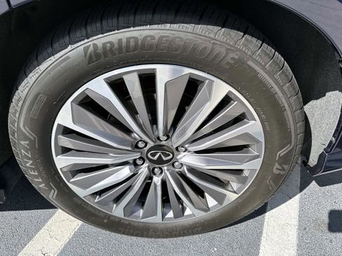 Certified 2025 INFINITI QX80 Sensory image 28