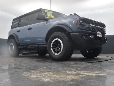 Used 2023 Ford Bronco Badlands w/ Sasquatch Package AWD/4WD image 38