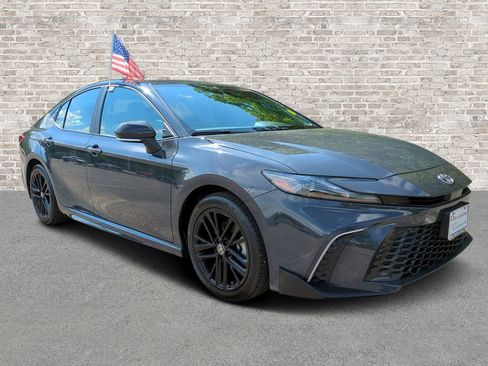 Used 2026 Toyota Camry SE w/ Convenience Package FWD image 1