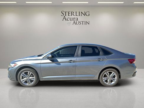 Used 2022 Volkswagen Jetta SE image 8