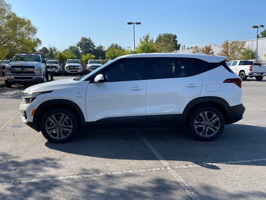 Used 2023 Kia Seltos LX AWD/4WD image 4