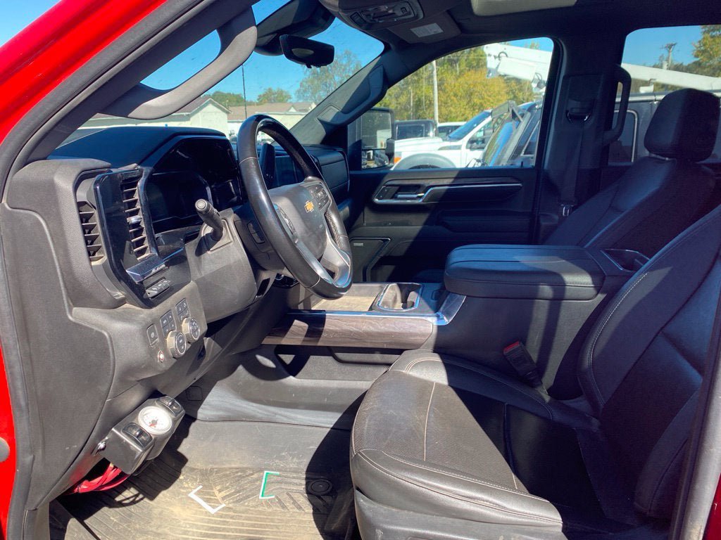 Used 2024 Chevrolet Silverado 3500 LTZ w/ LTZ Premium Package AWD/4WD image 9