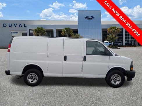 Used 2023 GMC Savana 2500 w/ Driver Convenience Package image 3