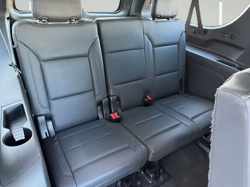 Used 2022 Chevrolet Suburban Z71 AWD/4WD image 18