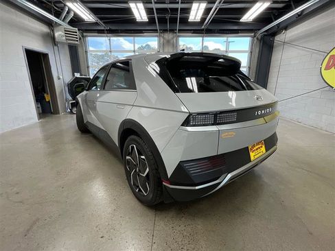 Used 2024 Hyundai Ioniq 5 SEL image 3