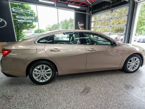 Used 2018 Chevrolet Malibu RS w/ Leather Package FWD image 4