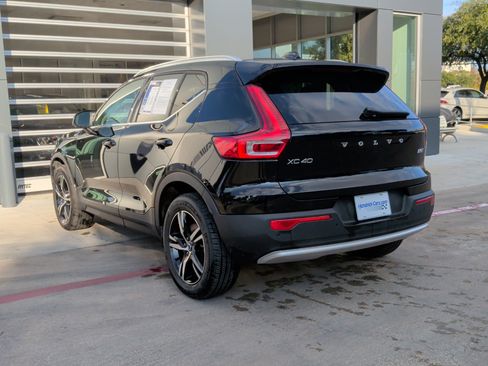 Used 2025 Volvo XC40 B5 Core image 7