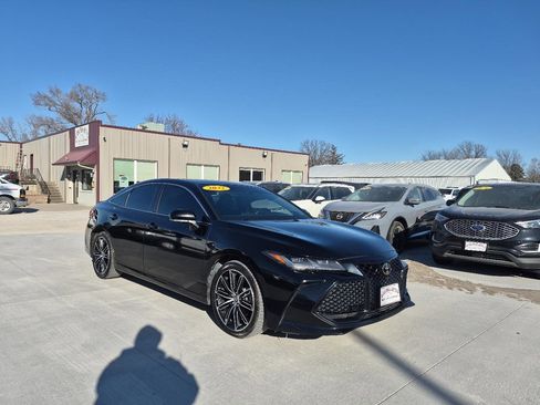 Used 2022 Toyota Avalon Touring w/ Advanced Safety Package image 3