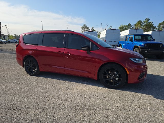 New 2026 Chrysler Pacifica Select w/ S Appearance Package FWD image 2