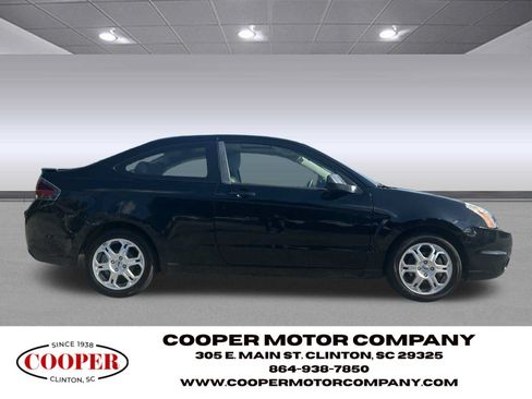 Used 2010 Ford Focus SE FWD image 6