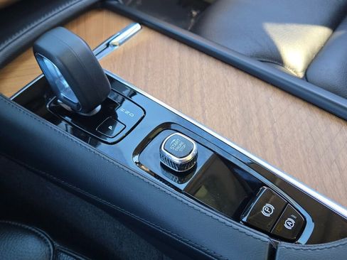 Used 2023 Volvo XC90 T8 Core image 34