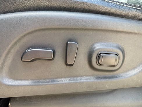 Used 2017 Nissan Titan PRO-4X w/ Pro-4x Convenience Package AWD/4WD image 6