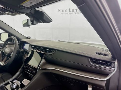 New 2025 Jeep Grand Cherokee L Limited w/ Luxury Tech Group II image 31