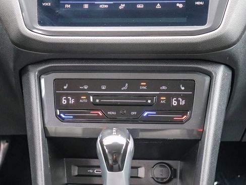 Used 2022 Volkswagen Tiguan SE image 16