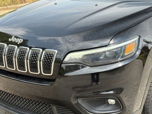 Used 2019 Jeep Cherokee Latitude w/ Popular Appearance Group image 9