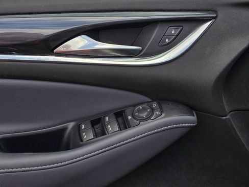 Used 2021 Buick Enclave Essence w/ LPO, Luxury Package FWD image 9