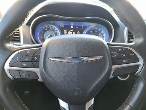 Used 2016 Chrysler 300 Limited image 12
