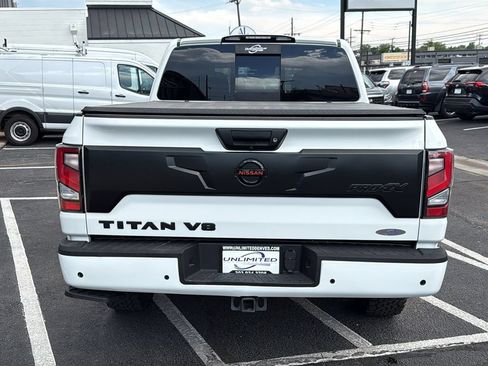 Used 2021 Nissan Titan PRO-4X w/ Pro-4x Convenience Package AWD/4WD image 4
