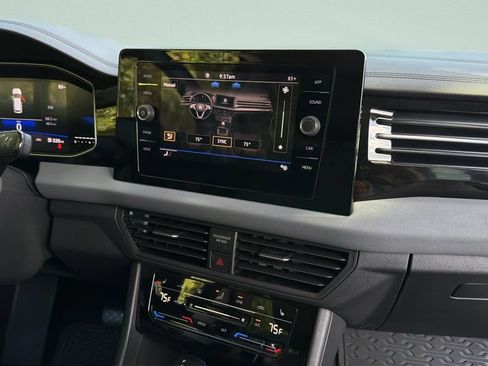 Used 2025 Volkswagen Jetta SE w/ Sunroof Package FWD image 21