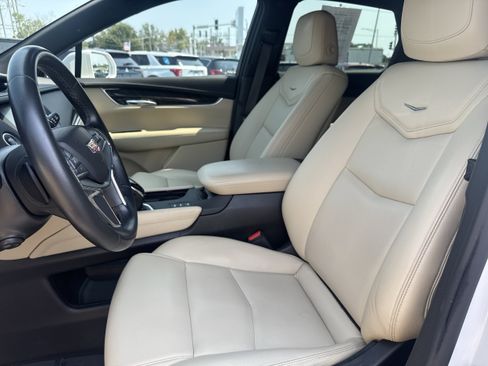 Used 2019 Cadillac XT5 AWD image 3