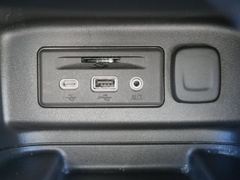 Used 2024 Chevrolet Equinox Premier AWD/4WD image 21