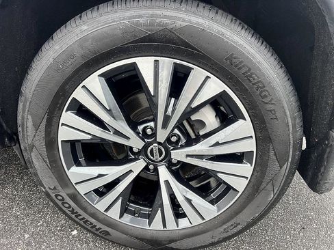 Certified 2021 Nissan Rogue SV w/ Premium Package image 10