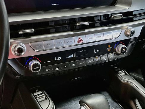 Used 2023 Kia Telluride S AWD/4WD image 16