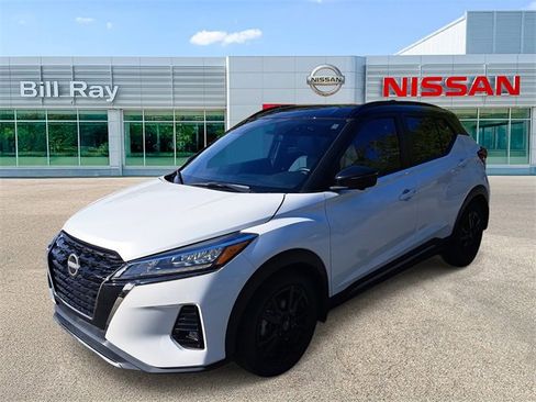 Used 2024 Nissan Kicks SR w/ SR Premium Package image 2