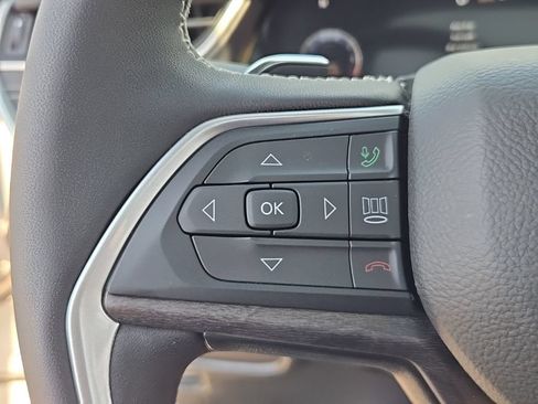 Certified 2025 Jeep Grand Cherokee Limited AWD/4WD image 28