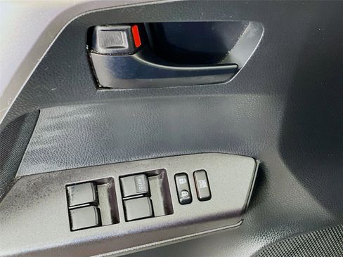 Used 2016 Toyota RAV4 LE AWD/4WD image 20