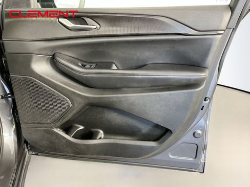 Used 2023 Jeep Grand Cherokee Laredo RWD image 37