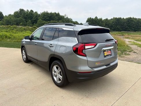 Used 2023 GMC Terrain SLE w/ Driver Convenience Package FWD image 7