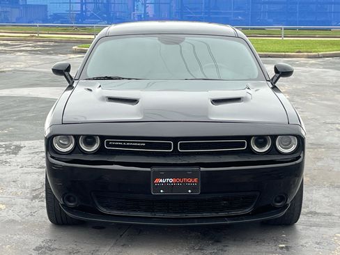 Used 2018 Dodge Challenger SXT RWD image 6