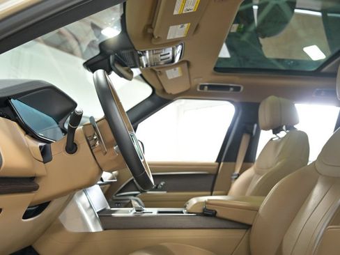Used 2025 Land Rover Range Rover SE AWD/4WD image 24
