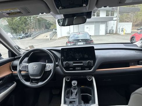 Used 2024 Toyota Grand Highlander Limited image 14