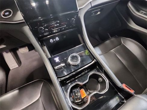 Used 2023 Jeep Grand Cherokee Limited image 11