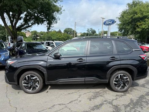 Used 2025 Subaru Forester Premium AWD/4WD image 8
