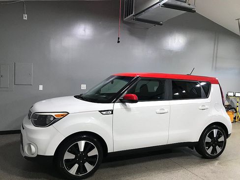 Used 2017 Kia Soul + w/ Designer's Package FWD image 7