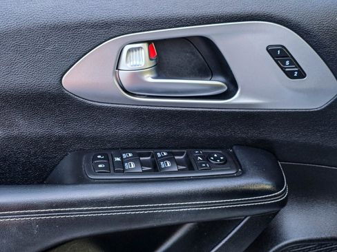 Used 2019 Chrysler Pacifica Limited w/ S Appearance Package image 10