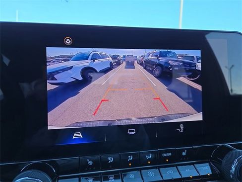 Used 2023 Chevrolet Colorado Z71 w/ Z71 Convenience Package 2 image 25